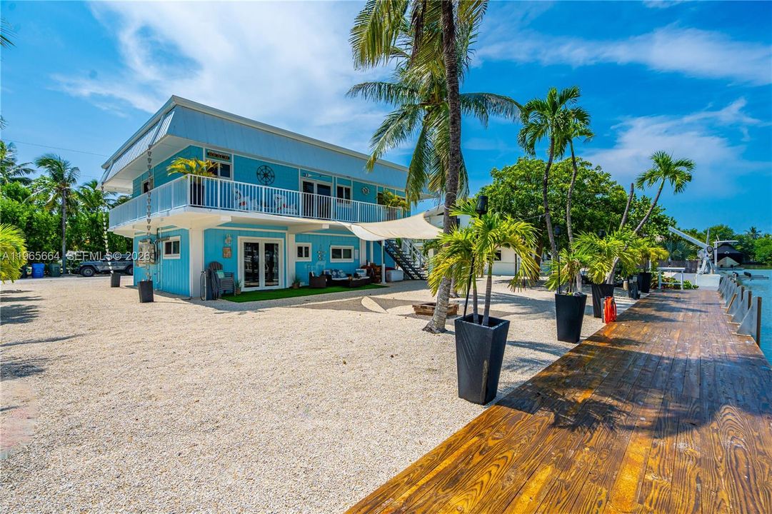 For Sale: $1,499,999 (3 beds, 3 baths, 1786 Square Feet)