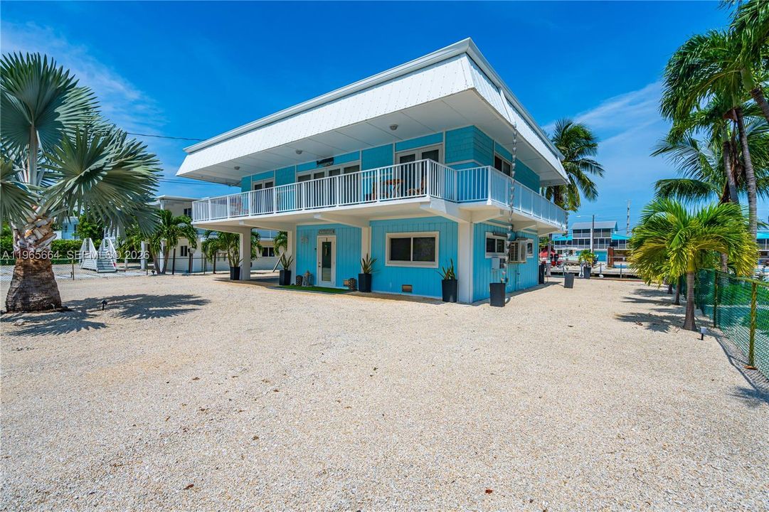 For Sale: $1,499,999 (3 beds, 3 baths, 1786 Square Feet)