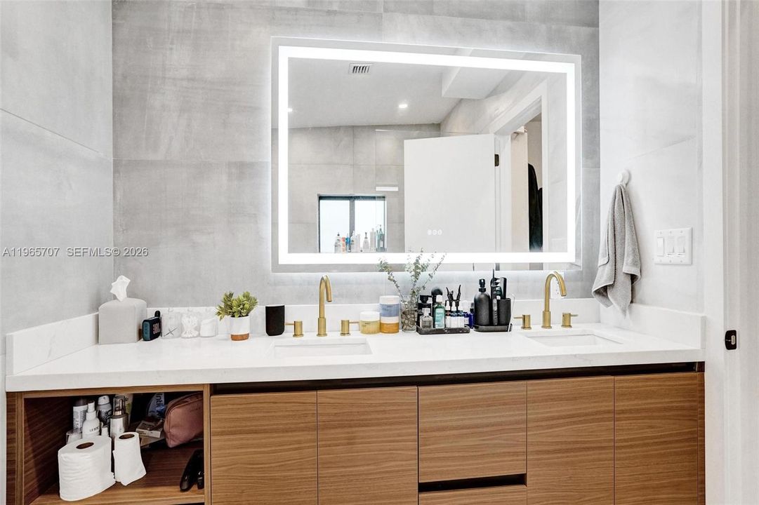 Active With Contract: $1,650,000 (5 beds, 3 baths, 2270 Square Feet)