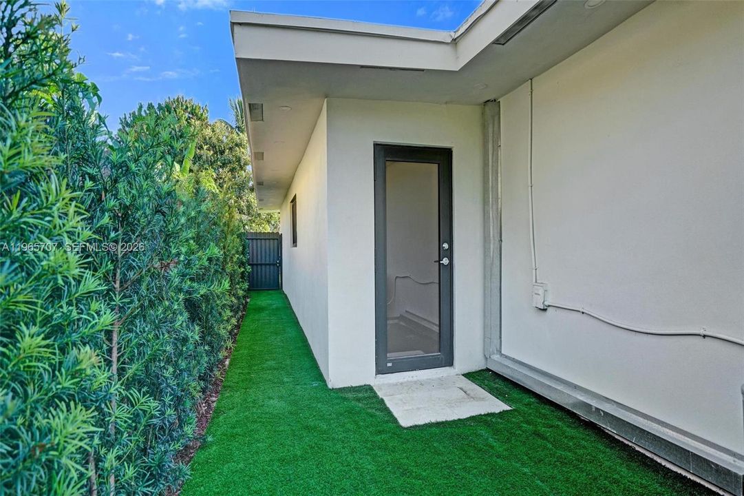 Active With Contract: $1,650,000 (5 beds, 3 baths, 2270 Square Feet)