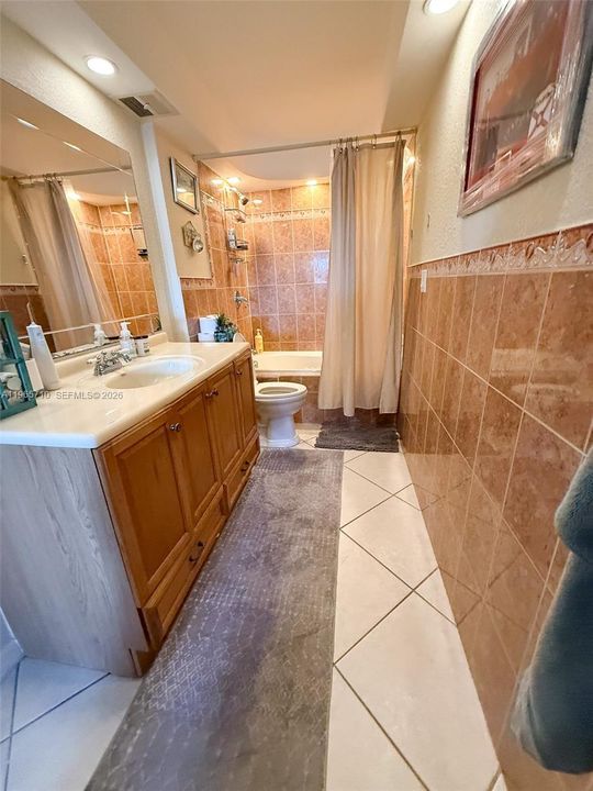 Под контрактом: $1,600 (1 спален, 1 ванн, 610 Квадратных фут)