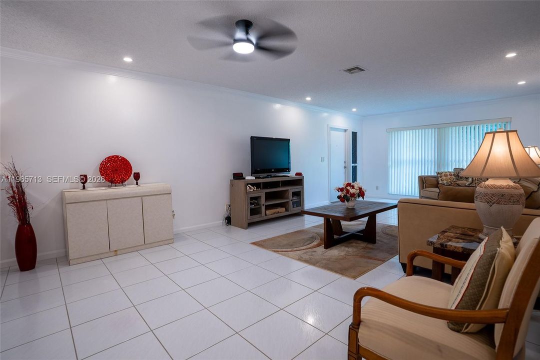For Sale: $260,000 (2 beds, 2 baths, 1400 Square Feet)