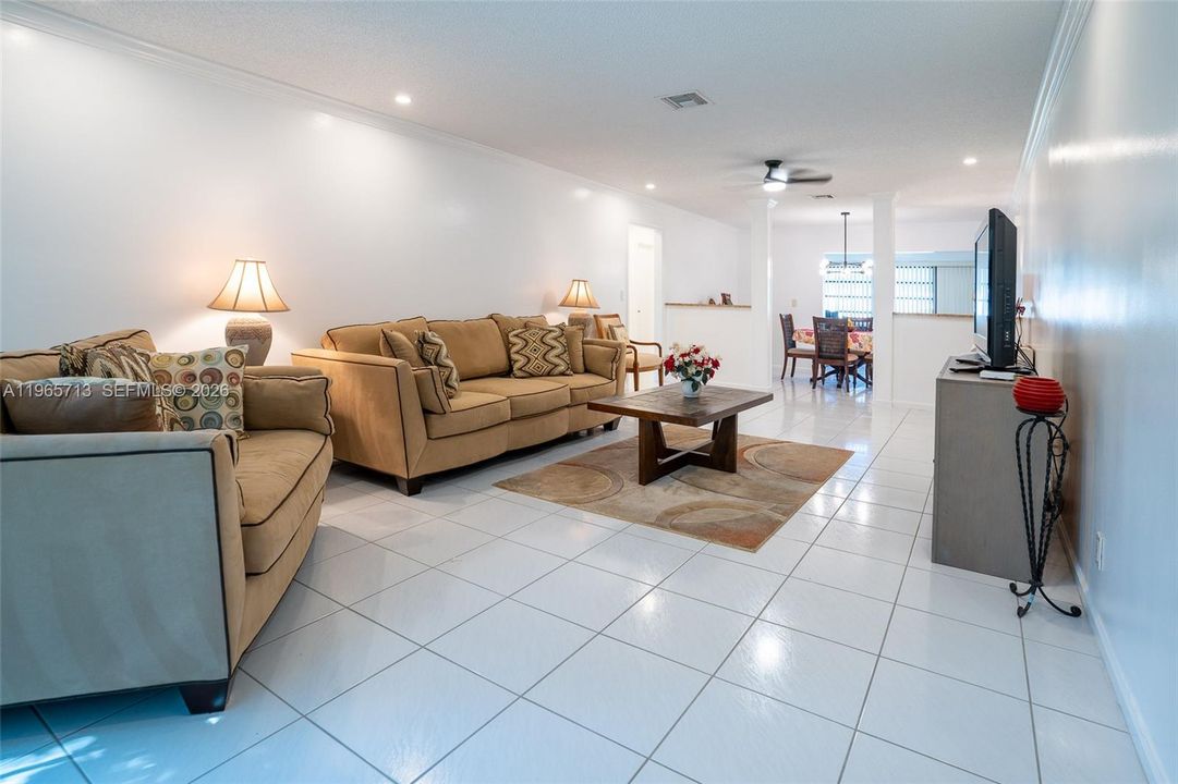For Sale: $260,000 (2 beds, 2 baths, 1400 Square Feet)