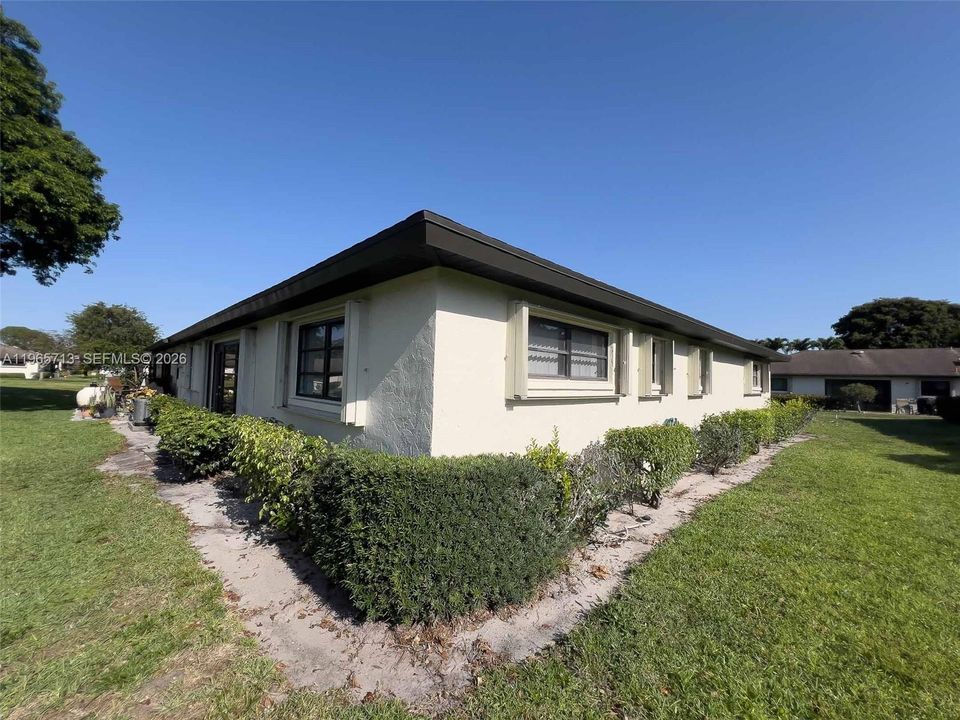 For Sale: $260,000 (2 beds, 2 baths, 1400 Square Feet)