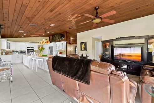 For Sale: $1,465,000 (3 beds, 2 baths, 2532 Square Feet)