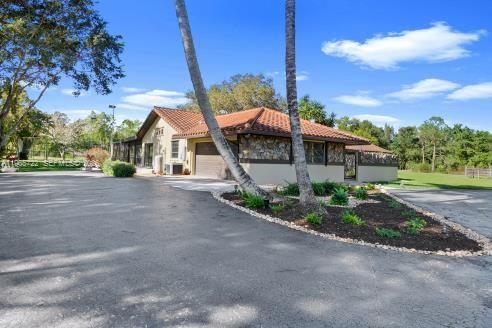 For Sale: $1,465,000 (3 beds, 2 baths, 2532 Square Feet)