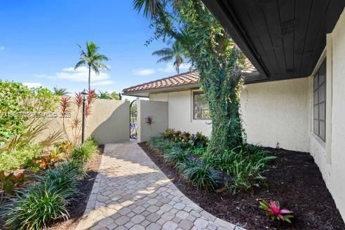 For Sale: $1,465,000 (3 beds, 2 baths, 2532 Square Feet)