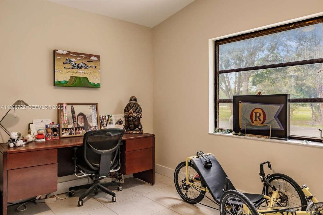 For Sale: $1,465,000 (3 beds, 2 baths, 2532 Square Feet)