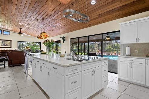 For Sale: $1,465,000 (3 beds, 2 baths, 2532 Square Feet)