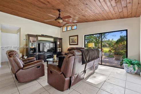 For Sale: $1,465,000 (3 beds, 2 baths, 2532 Square Feet)