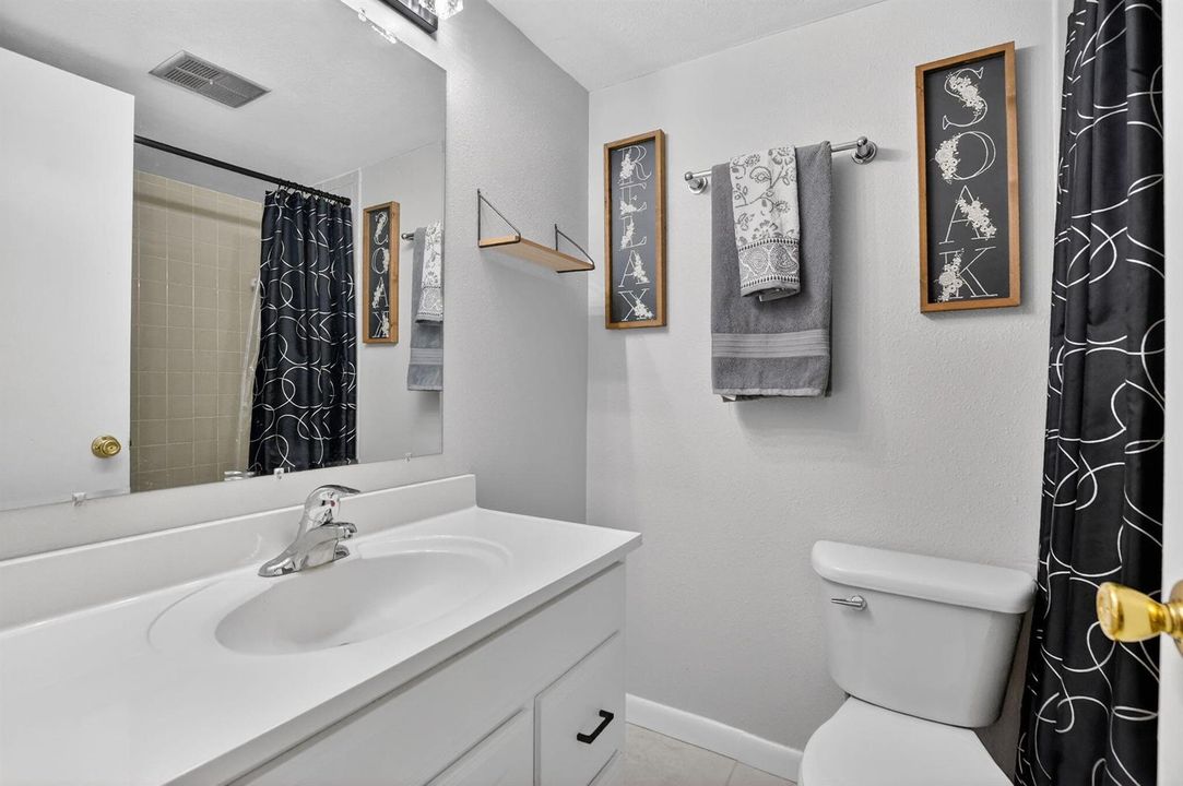 Guest upstairs bath