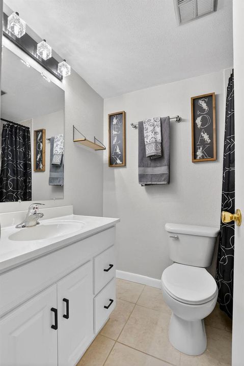 Guest upstairs bath