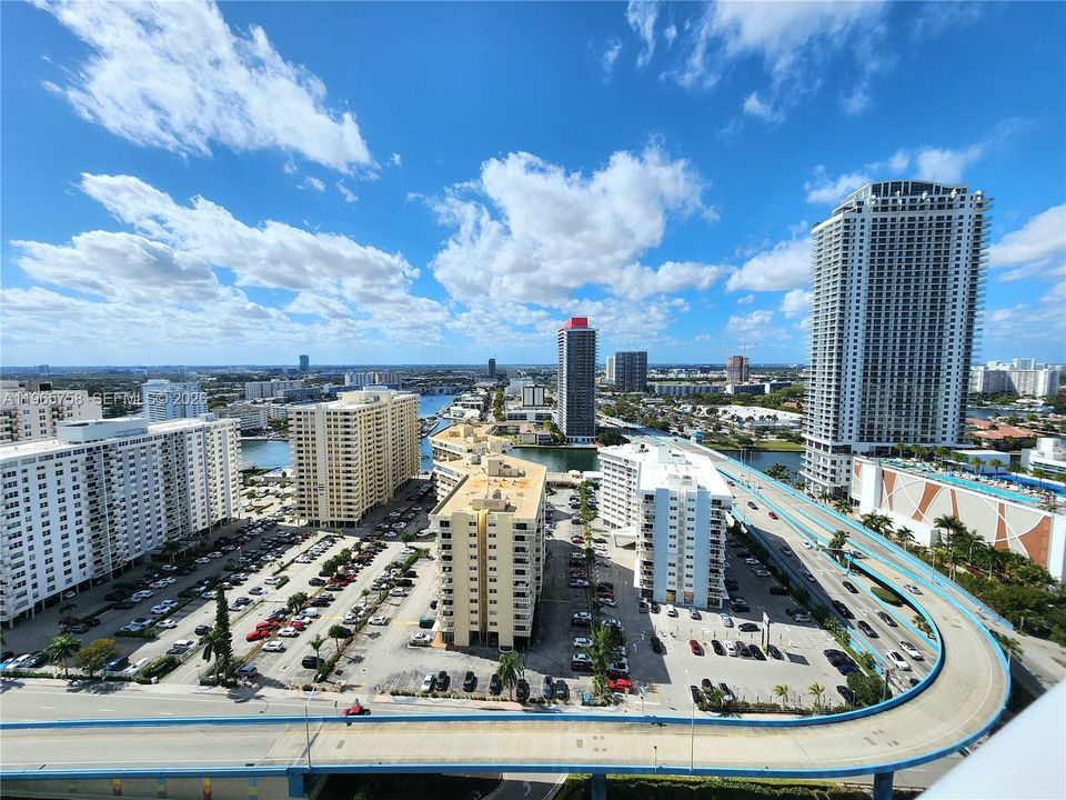 For Sale: $640,000 (2 beds, 1 baths, 1086 Square Feet)