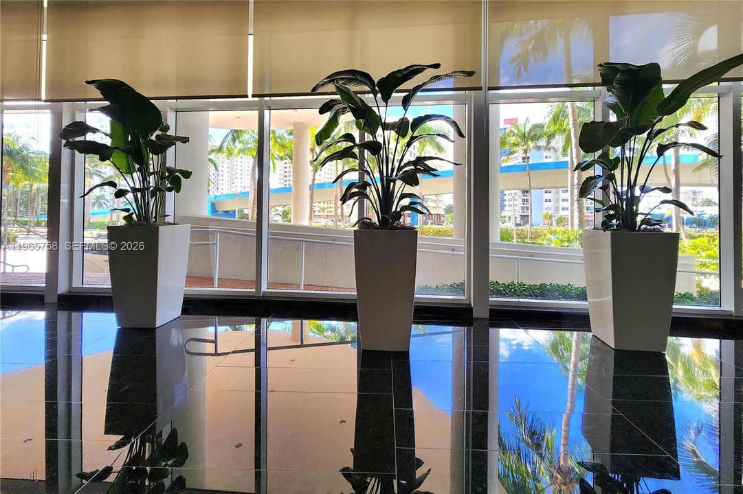For Sale: $640,000 (2 beds, 1 baths, 1086 Square Feet)