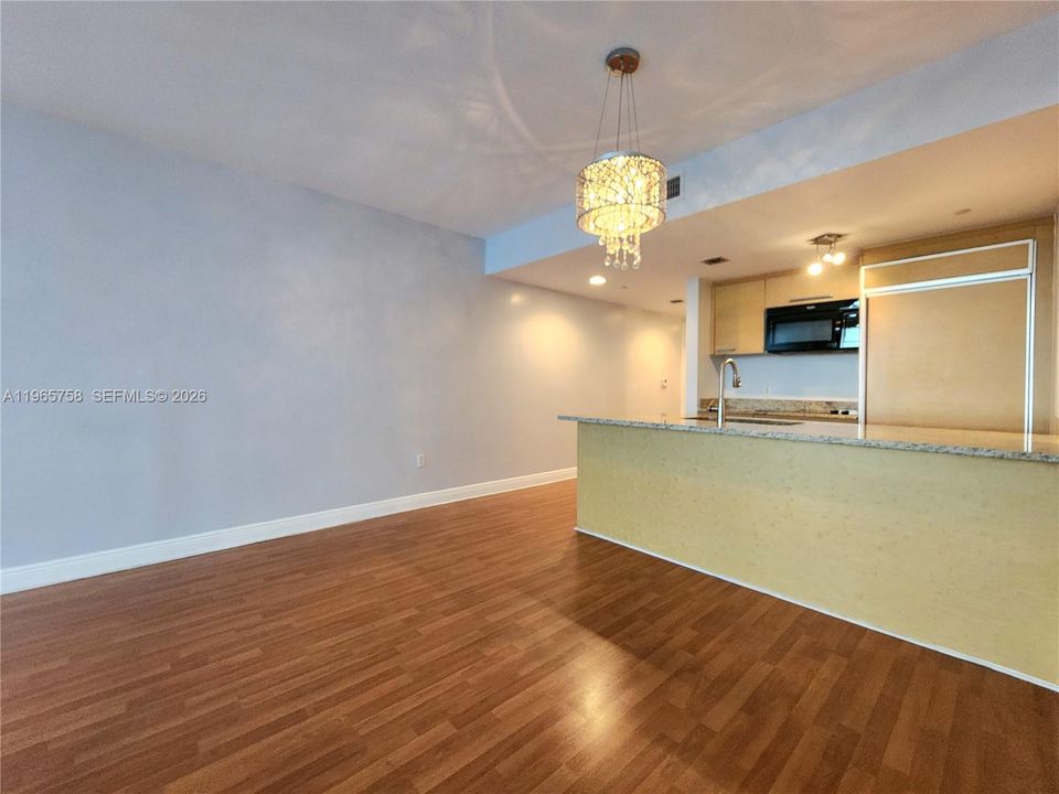 For Sale: $640,000 (2 beds, 1 baths, 1086 Square Feet)