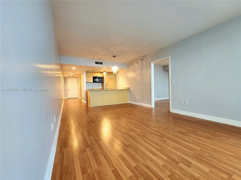 For Sale: $640,000 (2 beds, 1 baths, 1086 Square Feet)
