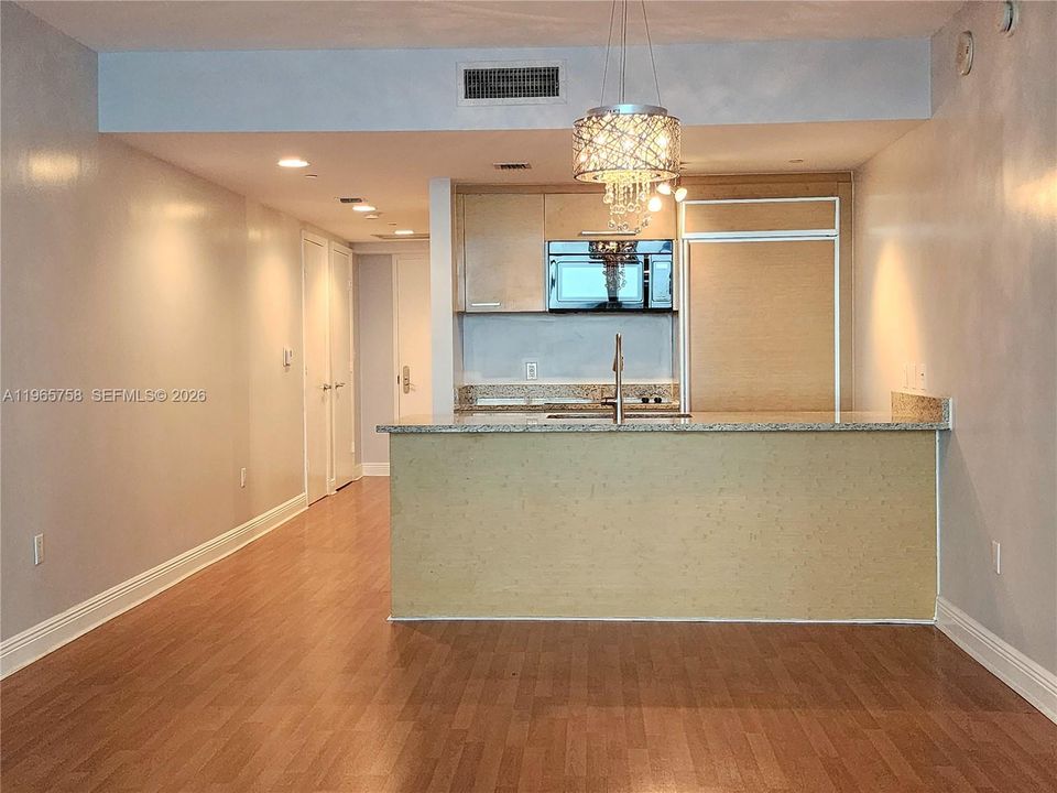 For Sale: $640,000 (2 beds, 1 baths, 1086 Square Feet)