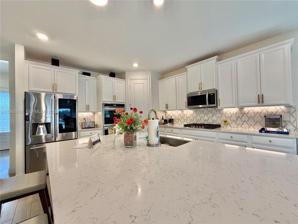For Sale: $598,000 (4 beds, 2 baths, 2300 Square Feet)