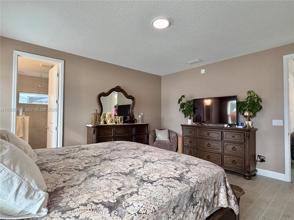 For Sale: $598,000 (4 beds, 2 baths, 2300 Square Feet)