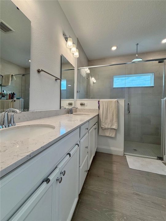 For Sale: $598,000 (4 beds, 2 baths, 2300 Square Feet)
