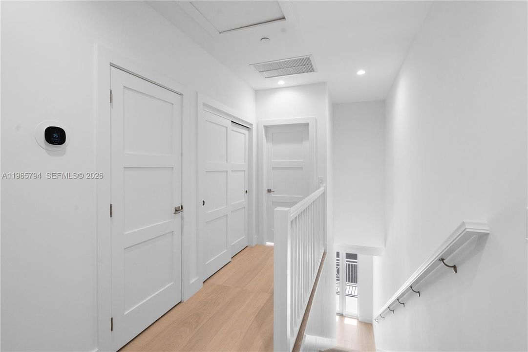 Vendido Recientemente: $1,499,000 (3 camas, 3 baños, 1680 Pies cuadrados)