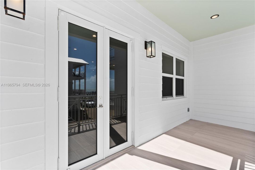 Vendido Recientemente: $1,499,000 (3 camas, 3 baños, 1680 Pies cuadrados)