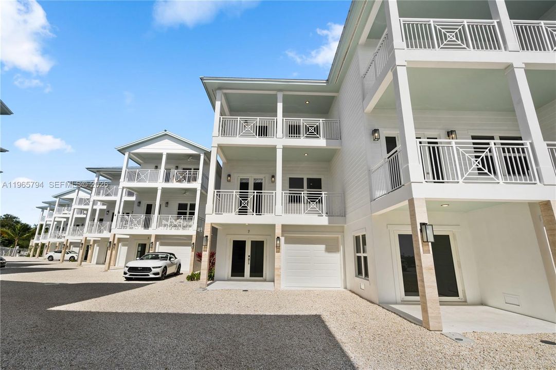 Vendido Recientemente: $1,499,000 (3 camas, 3 baños, 1680 Pies cuadrados)