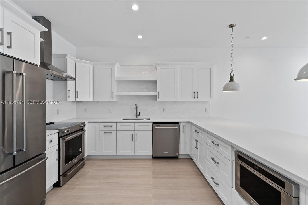 Vendido Recientemente: $1,499,000 (3 camas, 3 baños, 1680 Pies cuadrados)