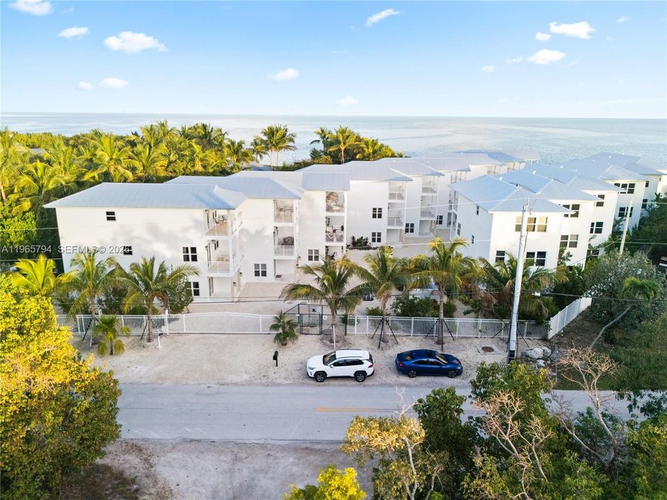 Vendido Recientemente: $1,499,000 (3 camas, 3 baños, 1680 Pies cuadrados)