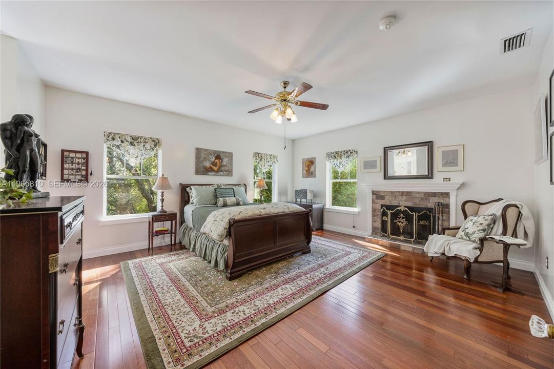 Recently Sold: $988,910 (4 beds, 3 baths, 3499 Square Feet)