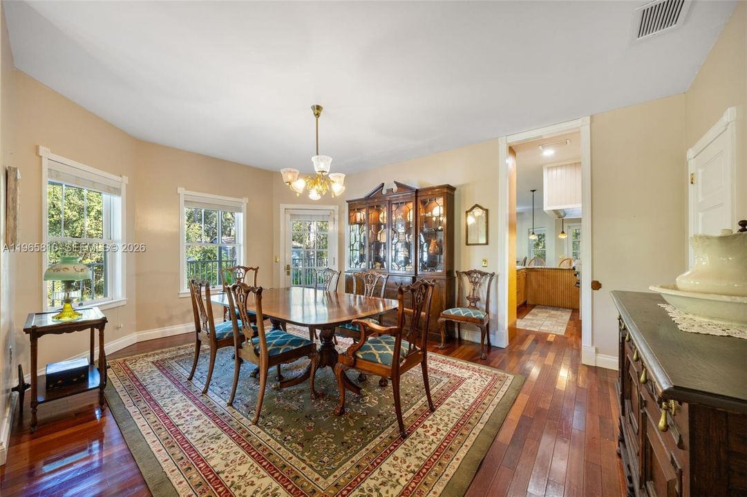 Recently Sold: $988,910 (4 beds, 3 baths, 3499 Square Feet)