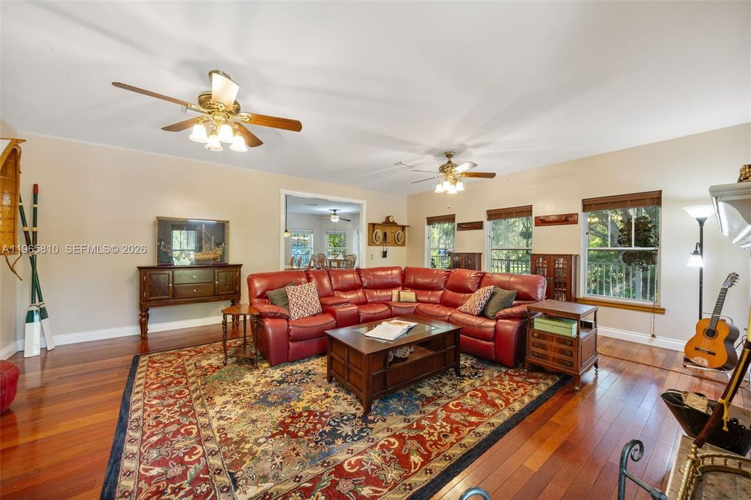 Recently Sold: $988,910 (4 beds, 3 baths, 3499 Square Feet)