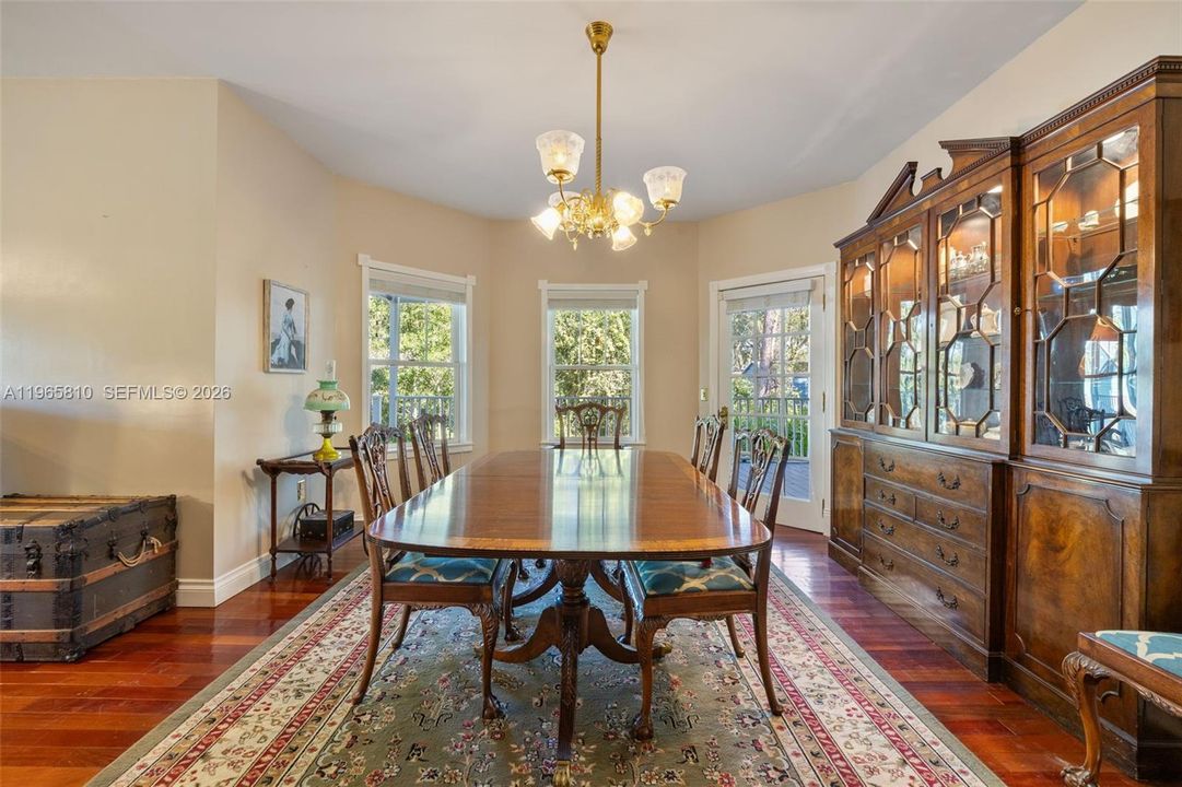 Recently Sold: $988,910 (4 beds, 3 baths, 3499 Square Feet)