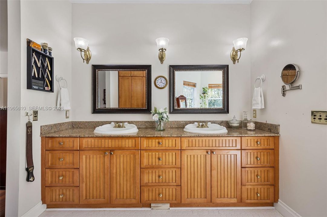 Recently Sold: $988,910 (4 beds, 3 baths, 3499 Square Feet)