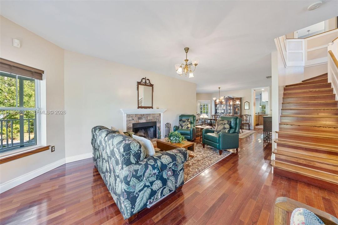 Recently Sold: $988,910 (4 beds, 3 baths, 3499 Square Feet)