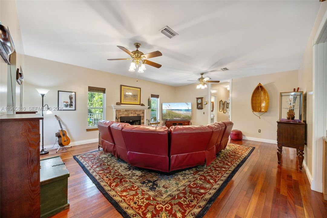 Recently Sold: $988,910 (4 beds, 3 baths, 3499 Square Feet)