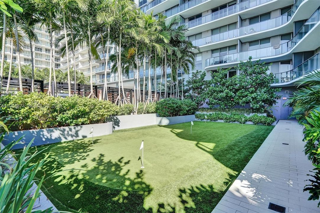 For Sale: $589,000 (1 beds, 2 baths, 725 Square Feet)