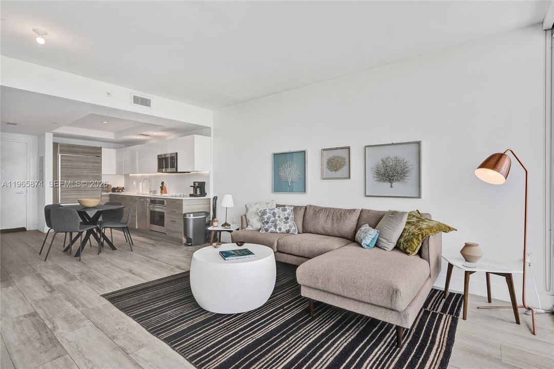 En Venta: $585,000 (1 camas, 2 baños, 725 Pies cuadrados)