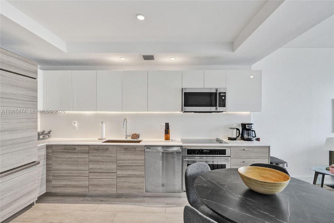 En Venta: $585,000 (1 camas, 2 baños, 725 Pies cuadrados)
