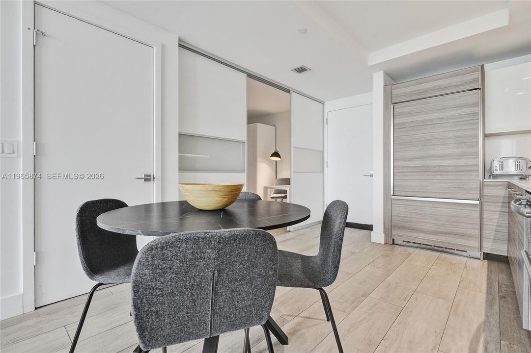 En Venta: $585,000 (1 camas, 2 baños, 725 Pies cuadrados)