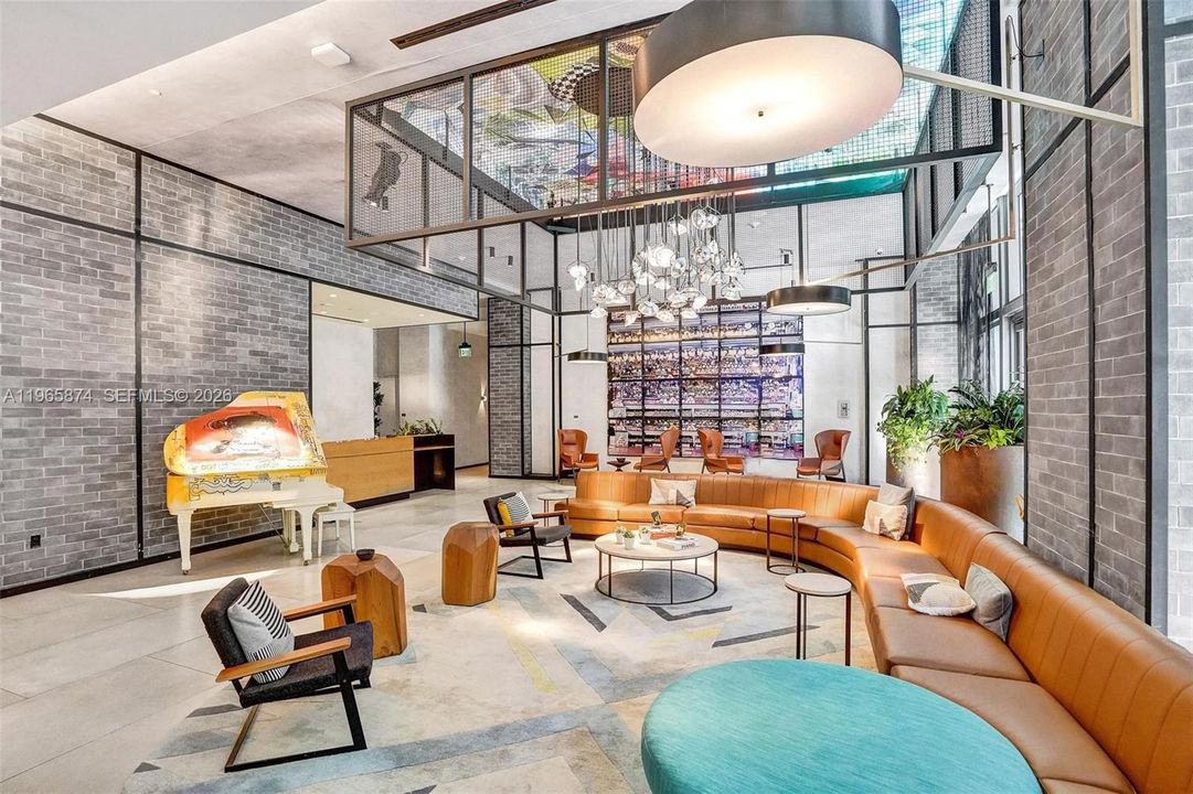For Sale: $589,000 (1 beds, 2 baths, 725 Square Feet)