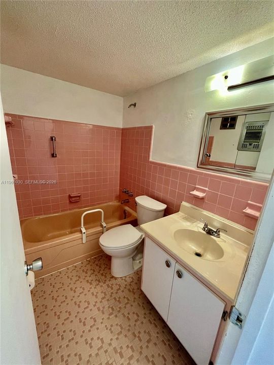 2081 NE 56 st Unit 101 Ft Lauderdale - 2 miles from Lauderdale By the Sea Beach