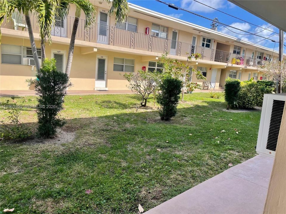 2081 NE 56 st Unit 101 Ft Lauderdale - 2 miles from Lauderdale By the Sea Beach