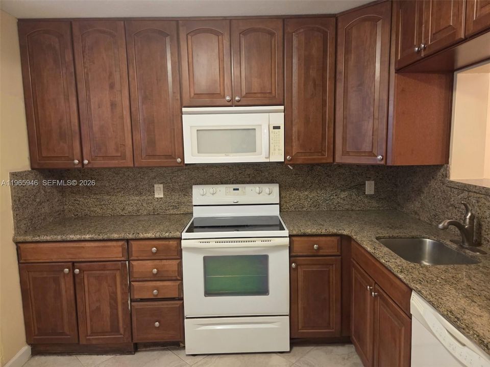En Venta: $99,000 (1 camas, 2 baños, 912 Pies cuadrados)