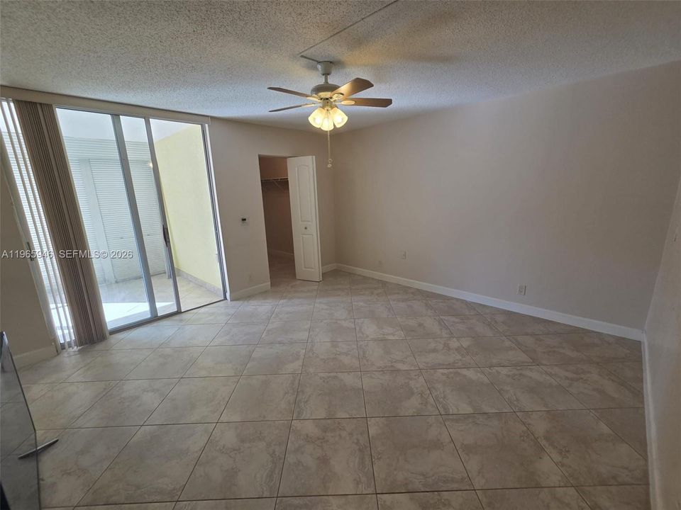 En Venta: $99,000 (1 camas, 2 baños, 912 Pies cuadrados)