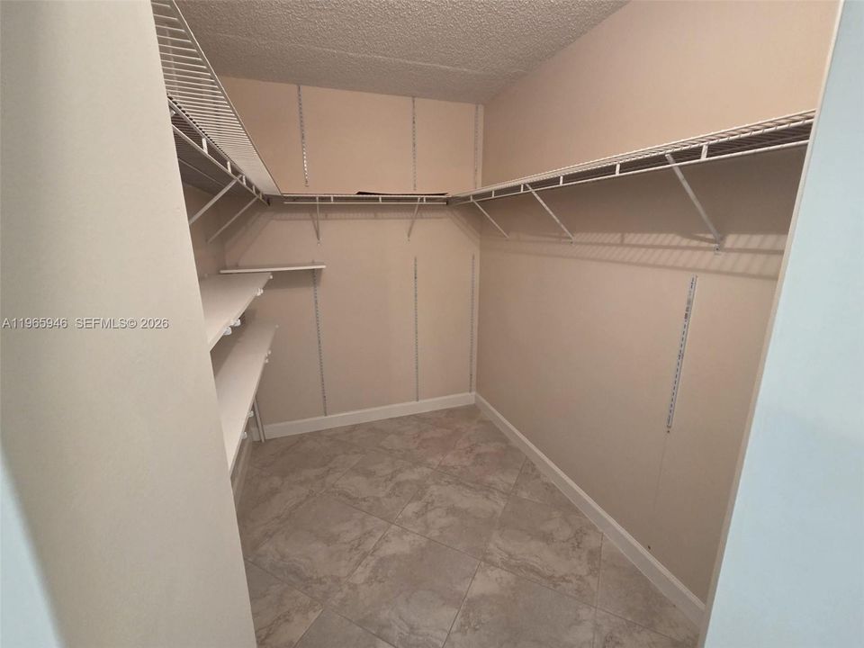 En Venta: $99,000 (1 camas, 2 baños, 912 Pies cuadrados)