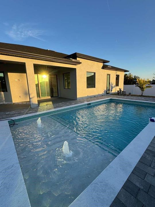 For Sale: $575,000 (4 beds, 4 baths, 2097 Square Feet)