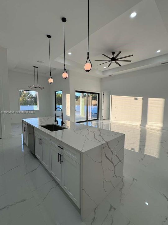 For Sale: $575,000 (4 beds, 4 baths, 2097 Square Feet)