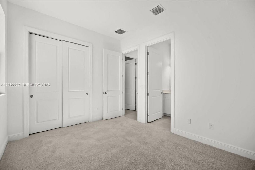 En Venta: $775,000 (3 camas, 4 baños, 2496 Pies cuadrados)