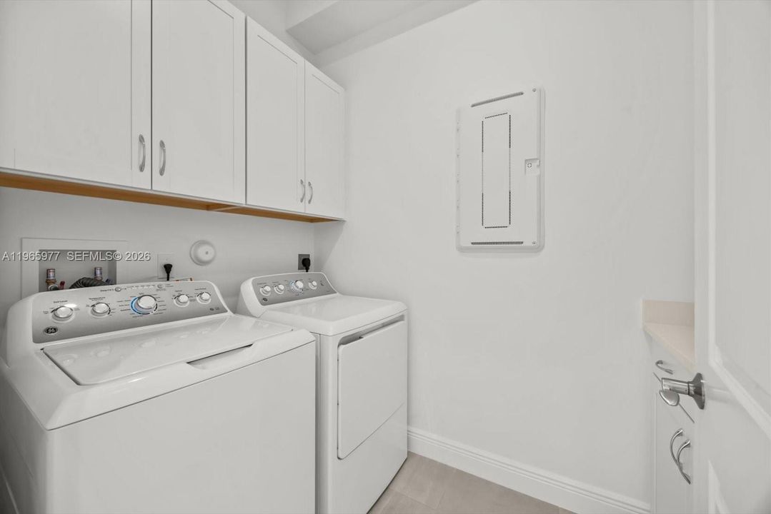 En Venta: $775,000 (3 camas, 4 baños, 2496 Pies cuadrados)